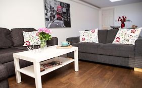 Apt 3, Trafalgar Sq (Duplex, 3rd&4th flr)